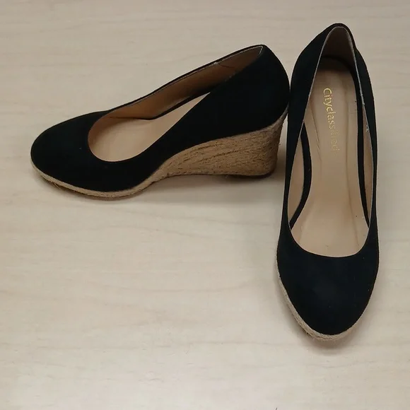City Classified Women's Black Wedge Shoes Size 8.5 - Picture 2 of 4